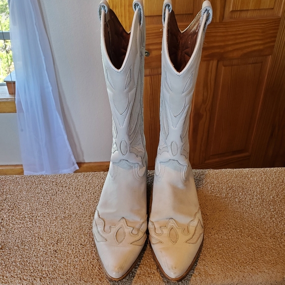 charles david white boots